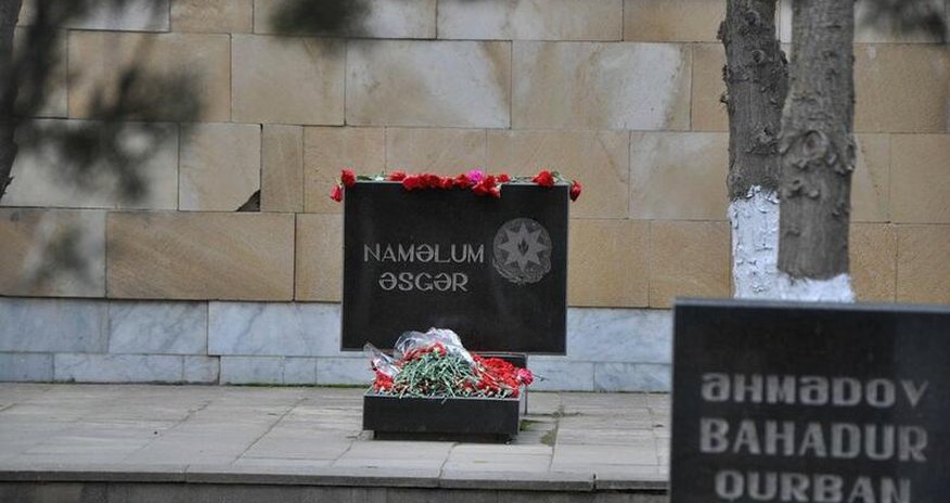 Gəncədə 49 şəhidin qəbri açıldı - SƏBƏB Gəncədə 49 şəhidin qəbri açıldı - SƏBƏB