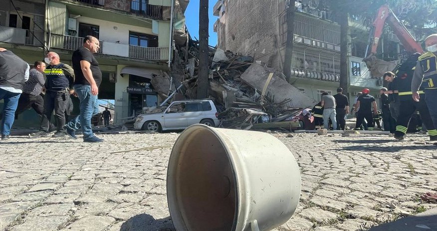 Nearly 15 remain under rubble in Batumi Nearly 15 remain under rubble in Batumi