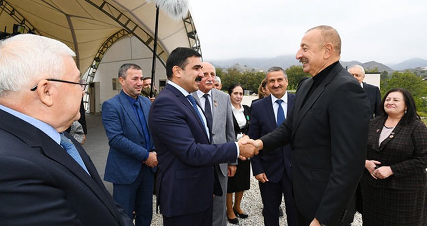 Prezident İbad Hüseynovla da görüşüb - Fotolar Prezident İbad Hüseynovla da görüşüb - Fotolar