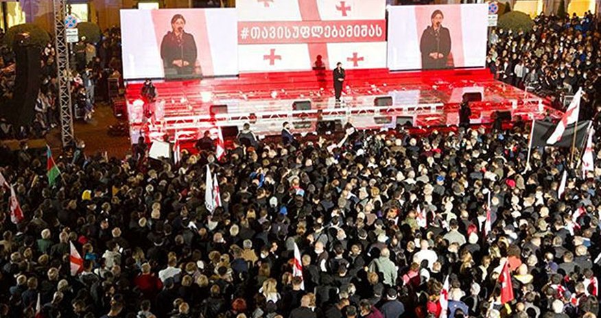 Tbilisidə Saakaşvilinin tərəfdarları aksiya keçirir - Video Tbilisidə Saakaşvilinin tərəfdarları aksiya keçirir - Video