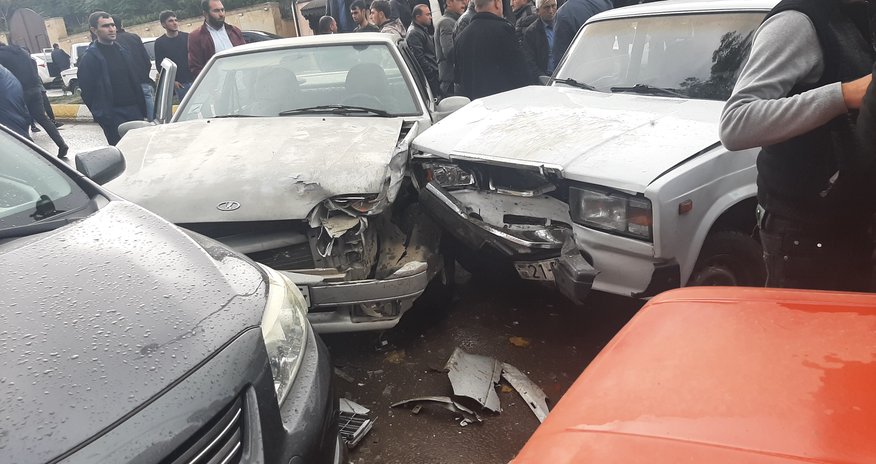 Gədəbəydə zəncirvari qəza: "VAZ 2107", "Toyota Camry", "VAZ 21015", "Lada Niva" - FOTOLAR Gədəbəydə zəncirvari qəza: "VAZ 2107", "Toyota Camry", "VAZ 21015", "Lada Niva" - FOTOLAR