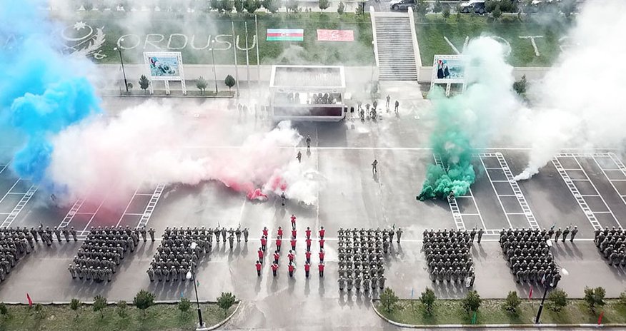 Ordumuzun yeni yaradılan komando hərbi hissəsi istifadəyə verildi - Fotolar+Video Ordumuzun yeni yaradılan komando hərbi hissəsi istifadəyə verildi - Fotolar+Video