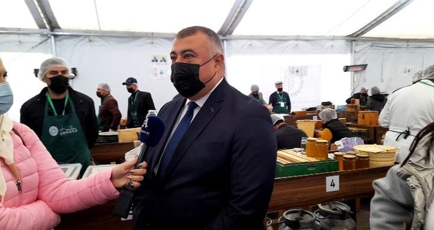 Nazirlik rəsmisi: "Yararsız bal yarmarka bitdikdən sonra arıçılara qaytarılacaq" Nazirlik rəsmisi: "Yararsız bal yarmarka bitdikdən sonra arıçılara qaytarılacaq"