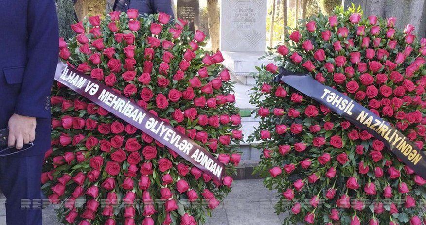 Президент и первая леди отправили венок на похороны Джанали Акберова Президент и первая леди отправили венок на похороны Джанали Акберова