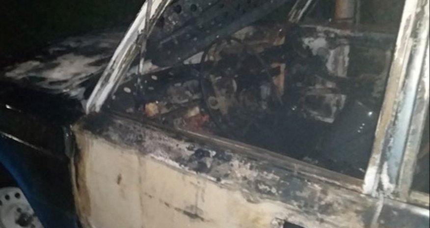 Qaxda minik avtomobili yandı - Fotolar Qaxda minik avtomobili yandı - Fotolar