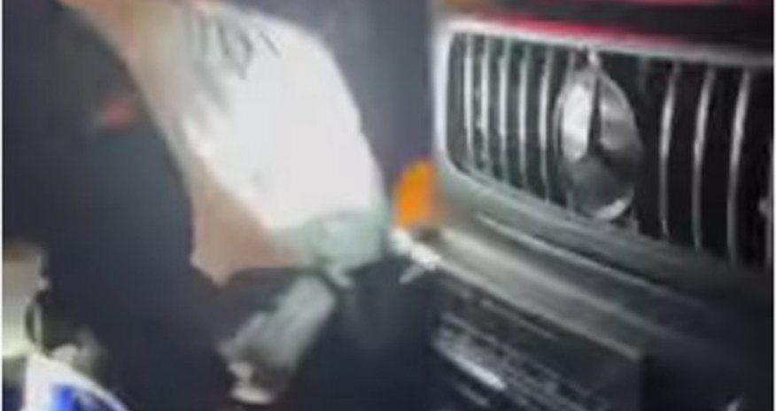 “Gelandewagen”lə PPX maşını belə toqquşdu- Polis yaralandı - Video “Gelandewagen”lə PPX maşını belə toqquşdu- Polis yaralandı - Video