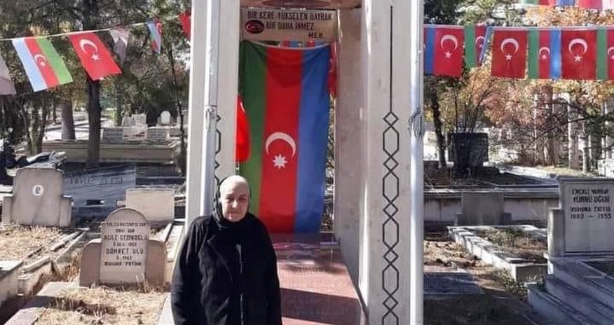 Polad Həşimovun anası Rəsulzadənin məzarını ziyarət edib Polad Həşimovun anası Rəsulzadənin məzarını ziyarət edib