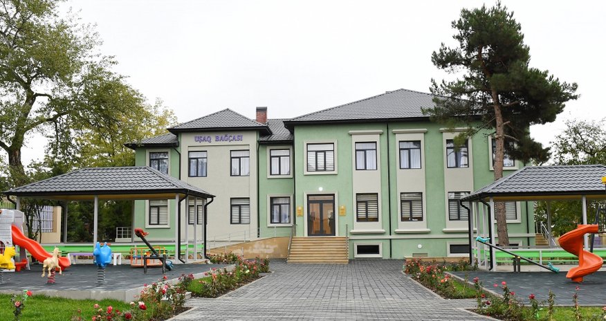 Prezidentlə xanımı körpələr evi-uşaq bağçasının açılışında Prezidentlə xanımı körpələr evi-uşaq bağçasının açılışında
