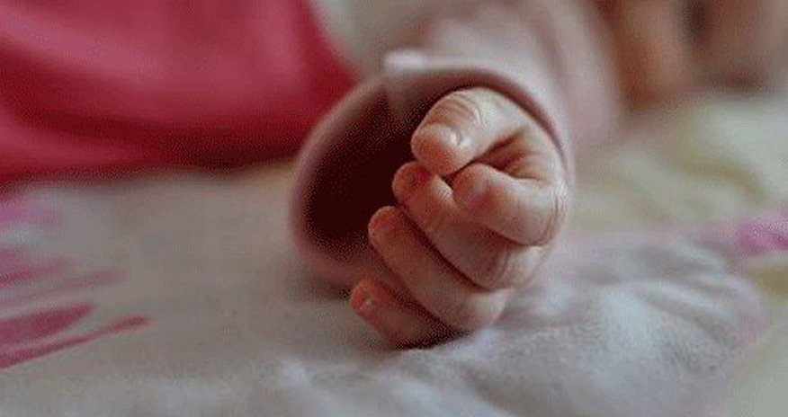 Azərbaycanda 11 yaşlı ananın dünyaya gətirdiyi körpə ölüb Azərbaycanda 11 yaşlı ananın dünyaya gətirdiyi körpə ölüb