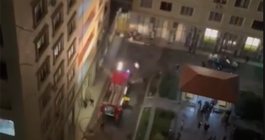 Bakıda çoxmərtəbəli binada yanğın, sakinlər təxliyyə edildi - Video Bakıda çoxmərtəbəli binada yanğın, sakinlər təxliyyə edildi - Video