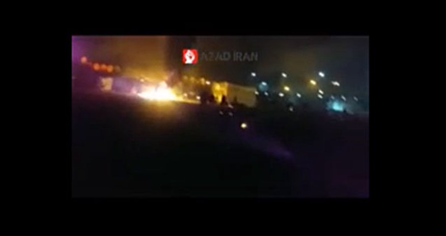 İran polisi etirazçılara atəş açıb - Video İran polisi etirazçılara atəş açıb - Video