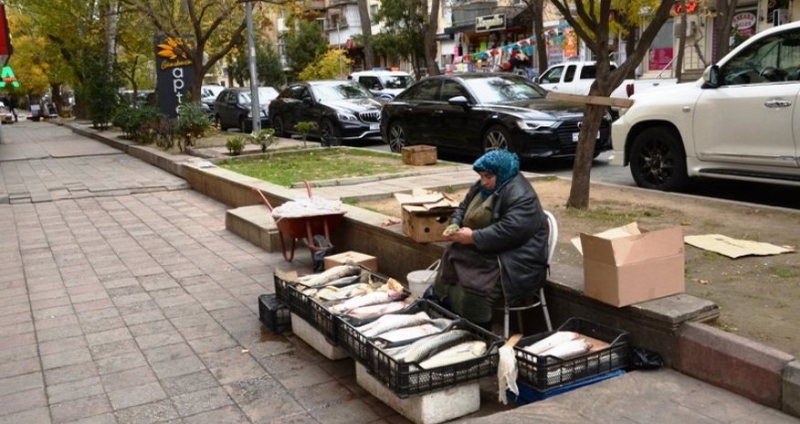 В столице проводятся рейды в связи с незаконной уличной торговлей - ФОТО В столице проводятся рейды в связи с незаконной уличной торговлей - ФОТО