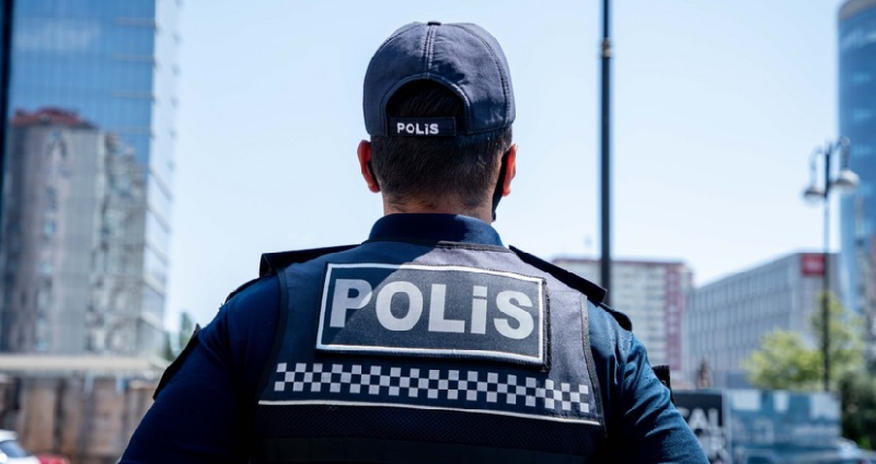 Azərbaycanda polis yol qəzasında öldü - VİDEO Azərbaycanda polis yol qəzasında öldü - VİDEO