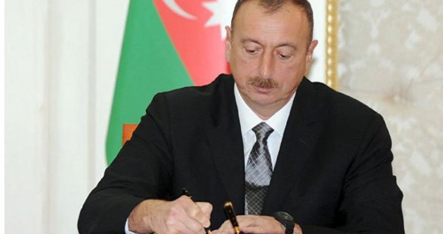 Prezident dünya şöhrətli bu rəssama Azərbaycan vətəndaşlığı verdi - FOTO Prezident dünya şöhrətli bu rəssama Azərbaycan vətəndaşlığı verdi - FOTO