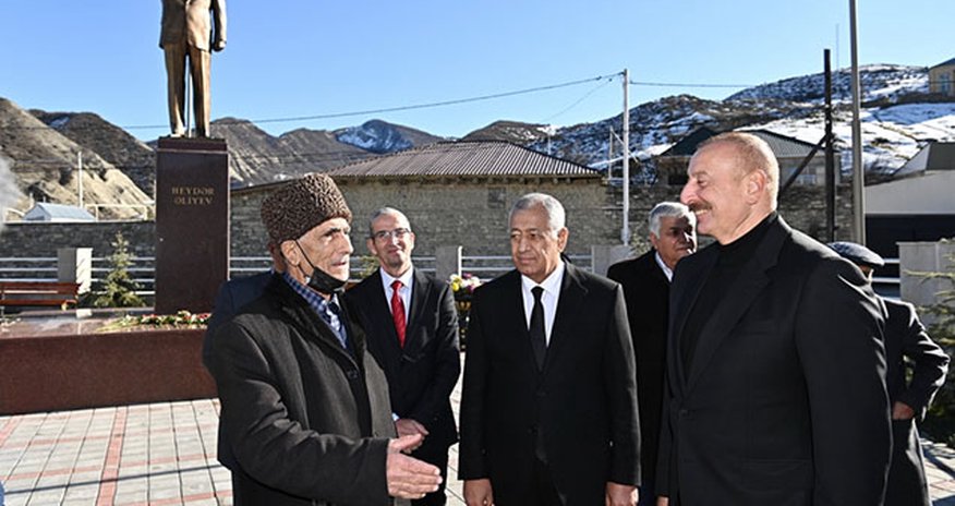 “Yarım saata gəlmişəm, düzdür, mən gələndə yollar açıq olur” - Video “Yarım saata gəlmişəm, düzdür, mən gələndə yollar açıq olur” - Video