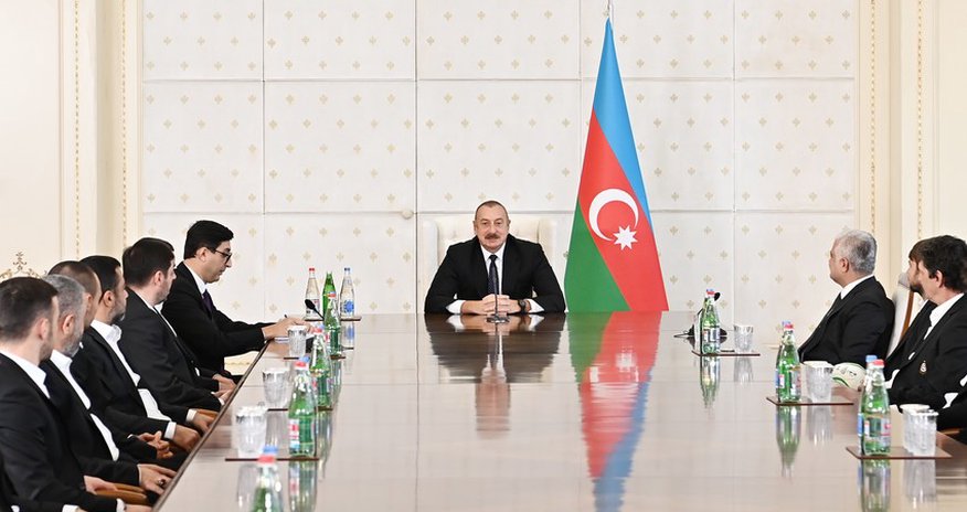 Prezident "Qarabağ" futbol klubunun üzvlərini qəbul edib - YENİLƏNİB Prezident "Qarabağ" futbol klubunun üzvlərini qəbul edib - YENİLƏNİB