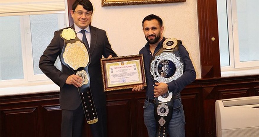 Qaydasız döyüş üzrə dünya çempionu Fuad Muradovla görüşdü Qaydasız döyüş üzrə dünya çempionu Fuad Muradovla görüşdü