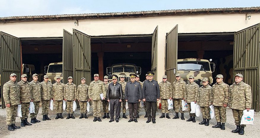 Müdafiə nazirinin müavini hərbi qulluqçularla görüşüb Müdafiə nazirinin müavini hərbi qulluqçularla görüşüb
