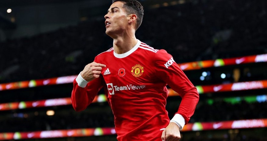 Cristiano Ronaldo considering leaving Manchester United Cristiano Ronaldo considering leaving Manchester United