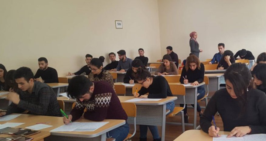 Tələbələr asan yolla qiymət almaq üçün online imtahana üstünlük verirlər-EKSPERT Tələbələr asan yolla qiymət almaq üçün online imtahana üstünlük verirlər-EKSPERT