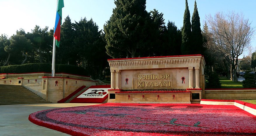 Müdafiə Nazirliyinin rəhbərliyi Şəhidlər xiyabanını ziyarət edib Müdafiə Nazirliyinin rəhbərliyi Şəhidlər xiyabanını ziyarət edib