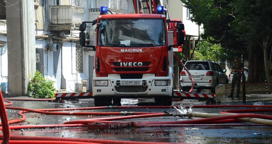 Nərimanovda bina yanır Nərimanovda bina yanır