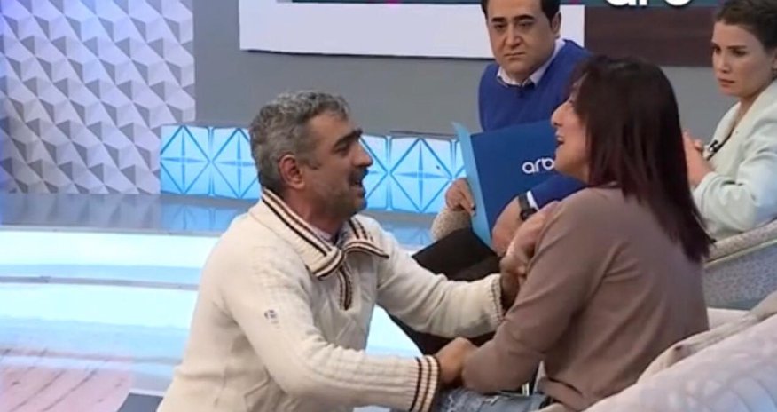 Elgizin verilişindəki bu görüntülər müzakirələrə səbəb oldu - Video Elgizin verilişindəki bu görüntülər müzakirələrə səbəb oldu - Video