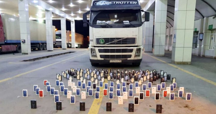 Ölkəyə 457 min manatlıq "iPhone"ların keçirilməsinin qarşısı alındı Ölkəyə 457 min manatlıq "iPhone"ların keçirilməsinin qarşısı alındı