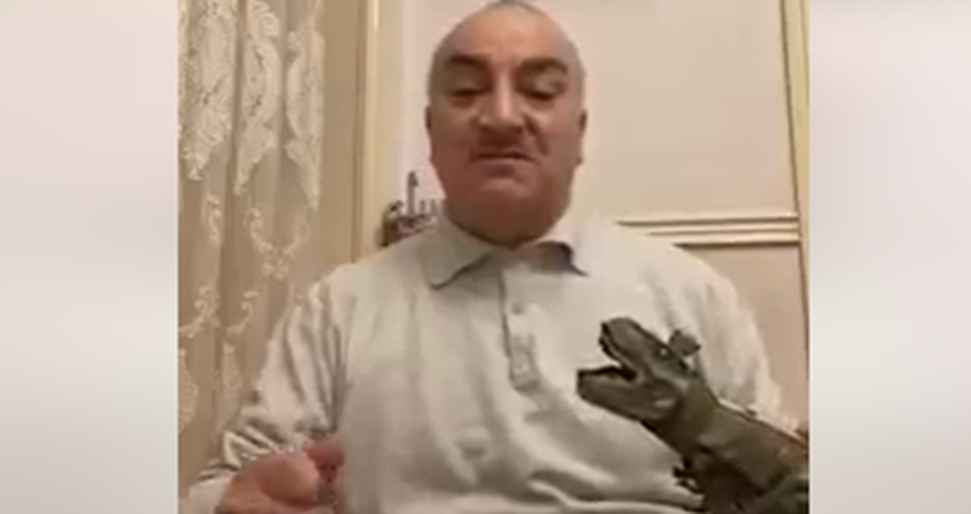 Tahir Kərimli oyuncaqla görüntülərindən DANIŞDI - VİDEO Tahir Kərimli oyuncaqla görüntülərindən DANIŞDI - VİDEO