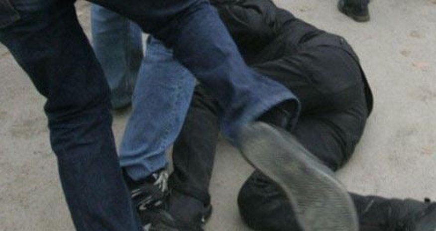 Samuxda 25 yaşlı oğlan ölümcül döyülüb, qulağı kəsilib Samuxda 25 yaşlı oğlan ölümcül döyülüb, qulağı kəsilib