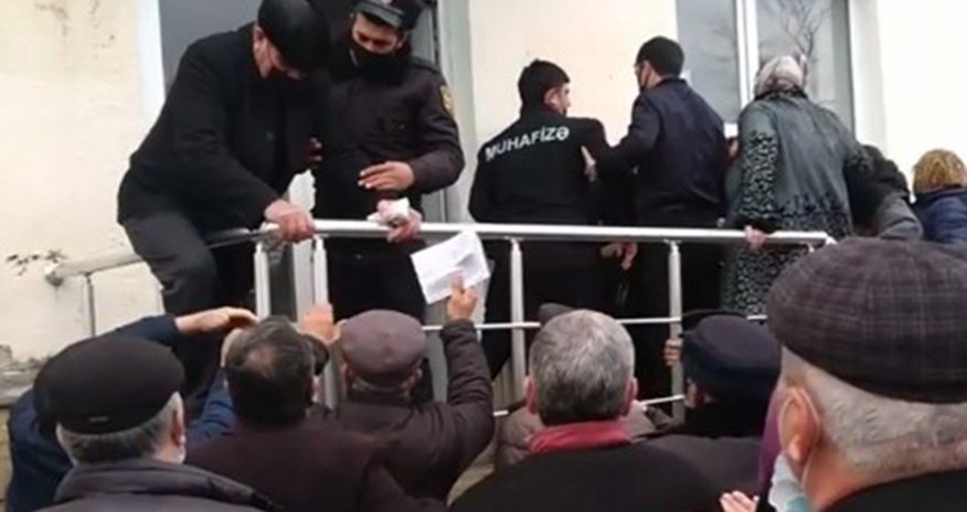 Şəkər xəstələrinin daha bir dərman növbəsi... - Video Şəkər xəstələrinin daha bir dərman növbəsi... - Video