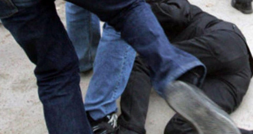 Bakıda keçmiş məhkumu küçədə döyüb qarət etdilər Bakıda keçmiş məhkumu küçədə döyüb qarət etdilər
