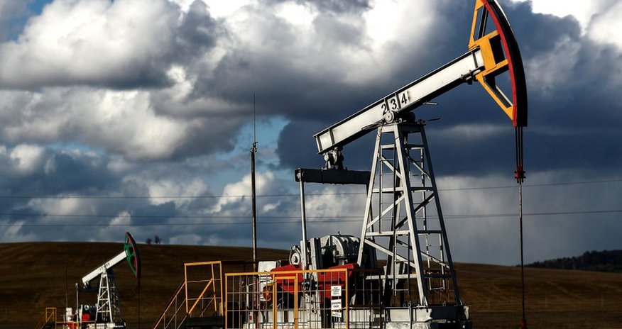 Global oil prices slightly decrease Global oil prices slightly decrease