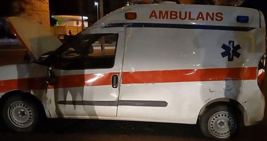 Gəncədə təcili tibbi yardım avtomobili qəza törətdi, sürücüsü yaralandı Gəncədə təcili tibbi yardım avtomobili qəza törətdi, sürücüsü yaralandı