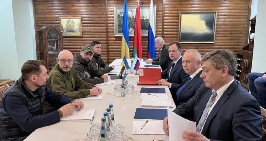 Зеленский сформировал постоянную делегацию для переговоров с Россией Зеленский сформировал постоянную делегацию для переговоров с Россией