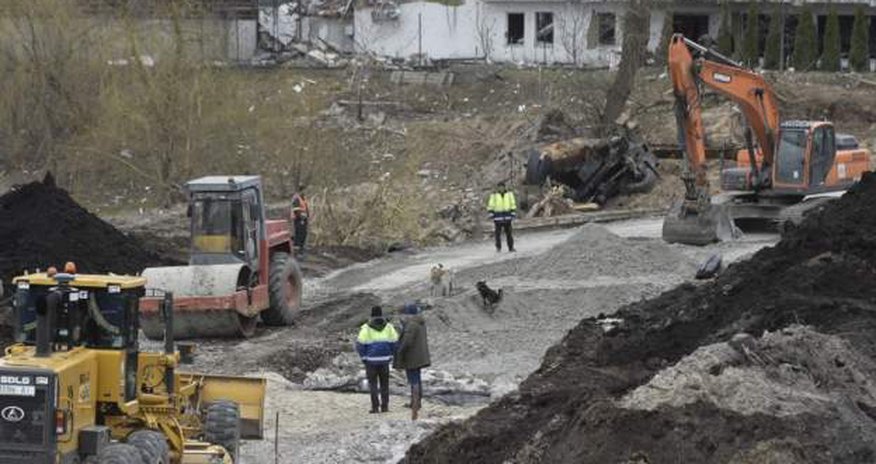 Kiyev ətrafında partladılmış körpü bərpa edilir Kiyev ətrafında partladılmış körpü bərpa edilir