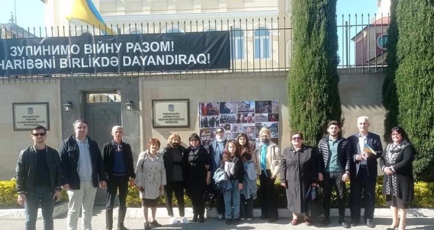 Müsavatçılar Ukraynaya dəstək aksiyası keçirdi Müsavatçılar Ukraynaya dəstək aksiyası keçirdi