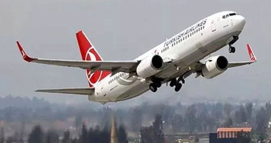 Türkiyədə sərnişin təyyarəsini ildırım vurdu, təcili eniş etdi Türkiyədə sərnişin təyyarəsini ildırım vurdu, təcili eniş etdi