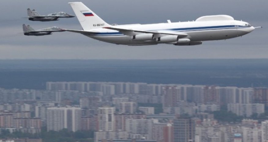 Россия поднимет над Красной площадью самолет ядерной войны Россия поднимет над Красной площадью самолет ядерной войны