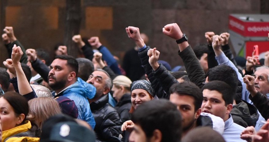 Pashinyan's opponents again block streets in Yerevan Pashinyan's opponents again block streets in Yerevan