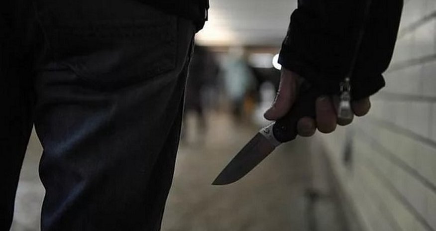 İş yoldaşını bıçaqlayıb öldürdü - Özü xəstəxanaya aparıbmış İş yoldaşını bıçaqlayıb öldürdü - Özü xəstəxanaya aparıbmış