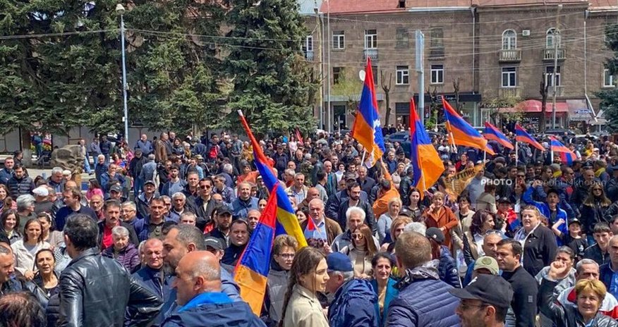 Оппозиция Армении начала шествие с требованием отставки Пашиняна Оппозиция Армении начала шествие с требованием отставки Пашиняна