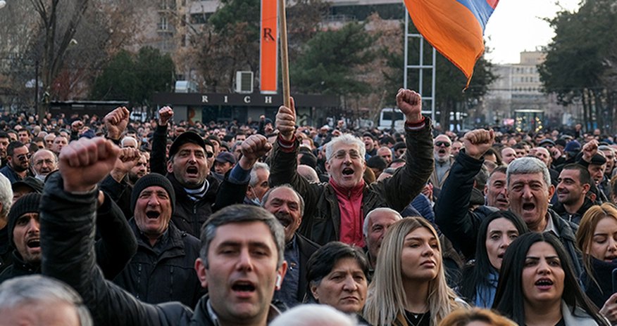İrəvandakı aksiyada qarşıdurma - 38 nəfər yaralandı İrəvandakı aksiyada qarşıdurma - 38 nəfər yaralandı