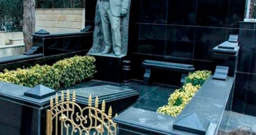 Azərbaycanda biznesə çevrilən qəbir daşları Azərbaycanda biznesə çevrilən qəbir daşları