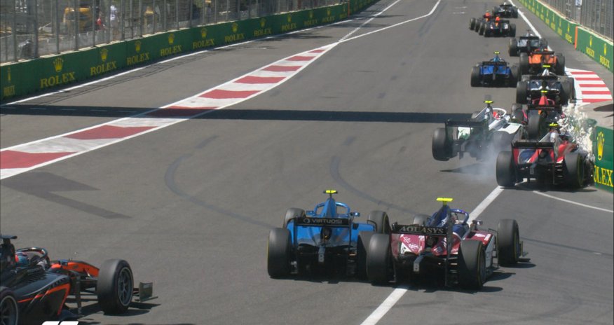 Bakıda “Formula-2” bolidi yandı Bakıda “Formula-2” bolidi yandı