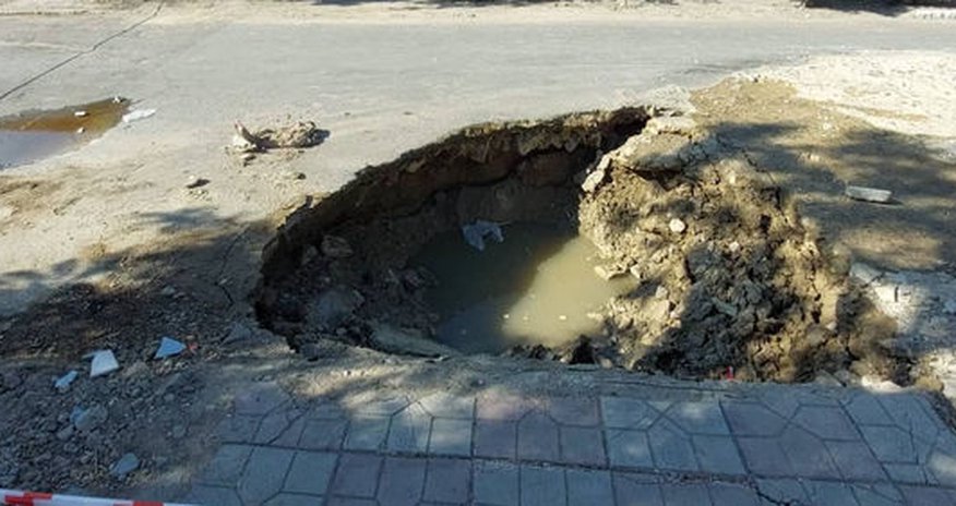 Ötən ay təmir olunan yol çökdü Ötən ay təmir olunan yol çökdü