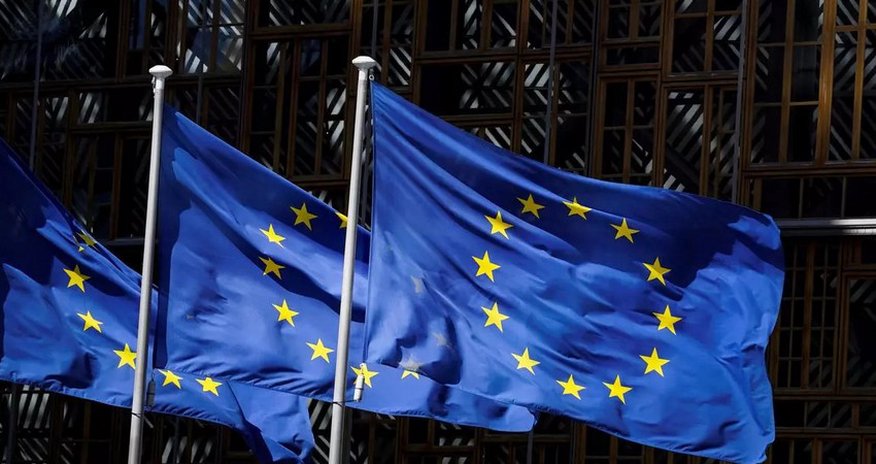 EC recommends candidate status for Ukraine, Moldova EC recommends candidate status for Ukraine, Moldova