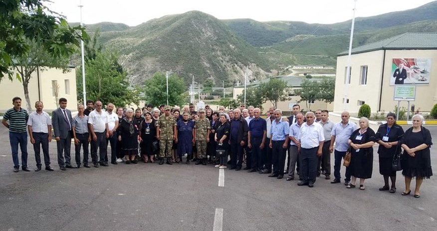 Şəhid ailələri N hərbi hissəsini ziyarət ediblər Şəhid ailələri N hərbi hissəsini ziyarət ediblər