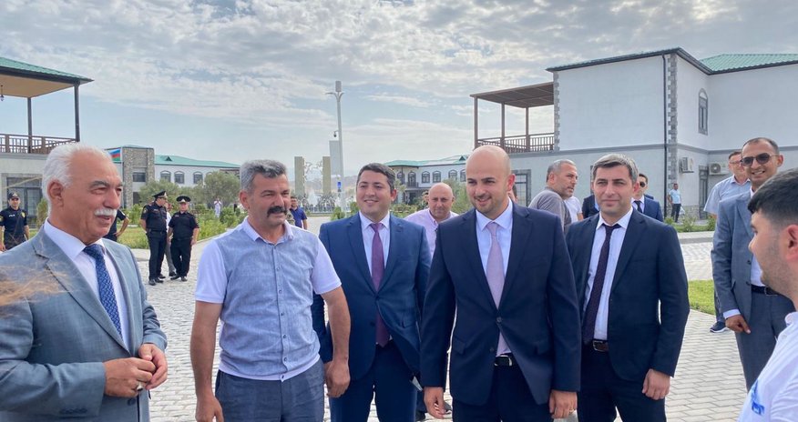 Bu gün Ağalıda 10 ailə evlərini təhvil aldı - FOTO Bu gün Ağalıda 10 ailə evlərini təhvil aldı - FOTO