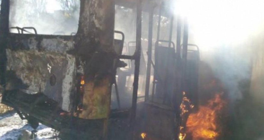 Bakıda avtobus yanıb Bakıda avtobus yanıb